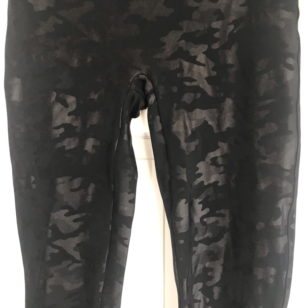 SPANX Camo Leggings new without tags size L